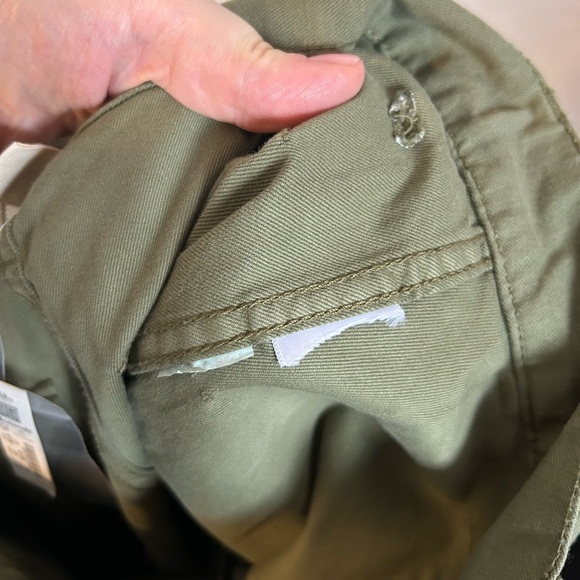 NWT Madewell Belted Slouchy Straight Cargo Pants in
Garment Dye - Picture 10 of 11